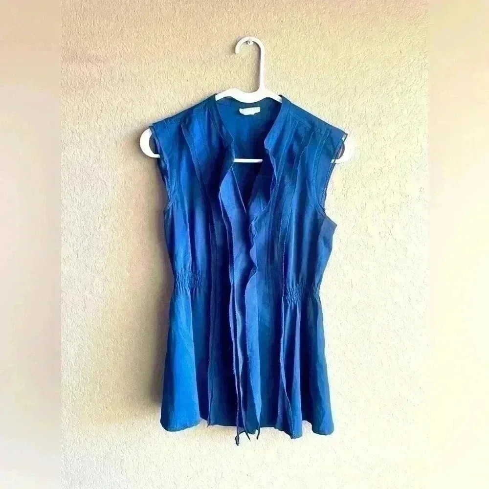 Converse Women’s Navy Blue Sleeveless Ruffled Button Front Top‎ Blouse Size S